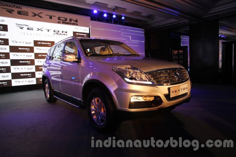 Ssaongyong Rexton front right three quarters