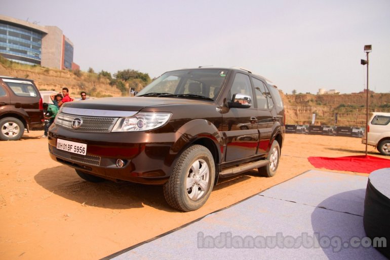 Tata Safari Storme front three quarters left