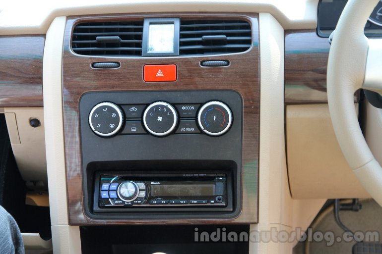 Tata Safari Storme controls for air-conditioning and audio