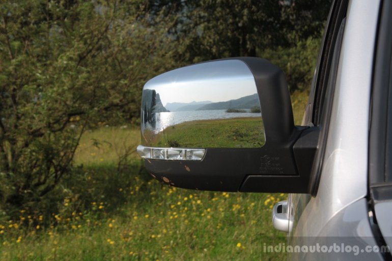 Tata Safari Storme mirror