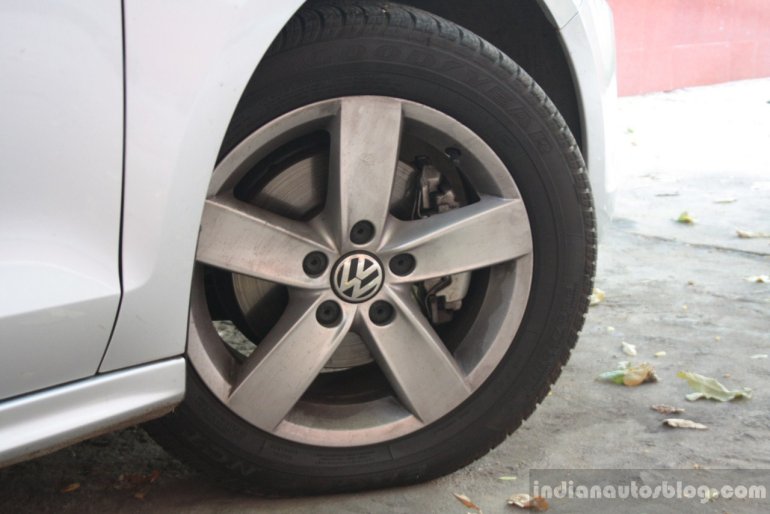 VW Jetta TSI wheel