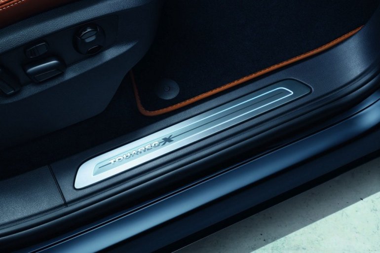 Volkswagen Touareg Edition X door sills