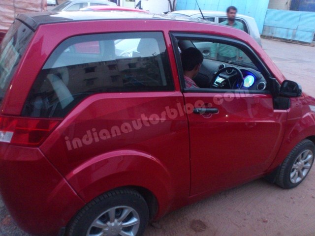 Mahindra E2O interior