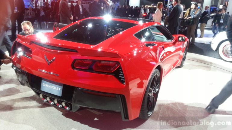 Chevrolet Corvette Stingray live image rear three quarters