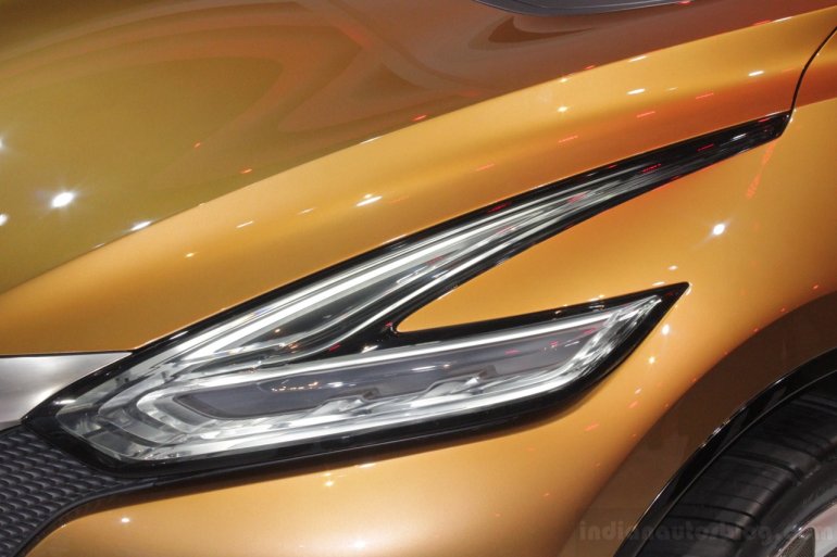 Nissan Resonance Concept headlight