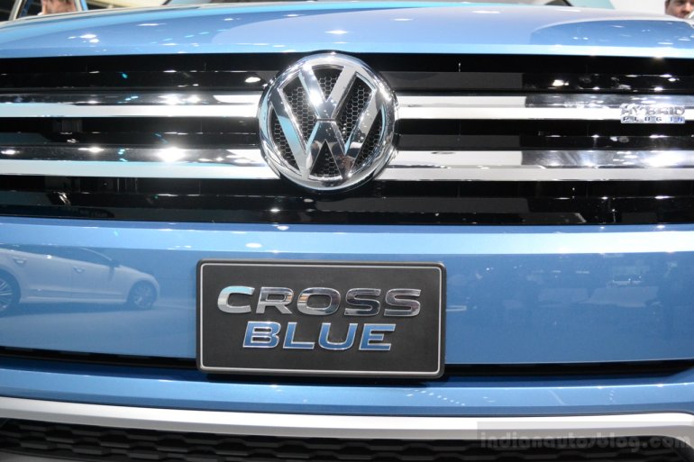 VW CrossBlue Concept at NAIAS 2013 (10)