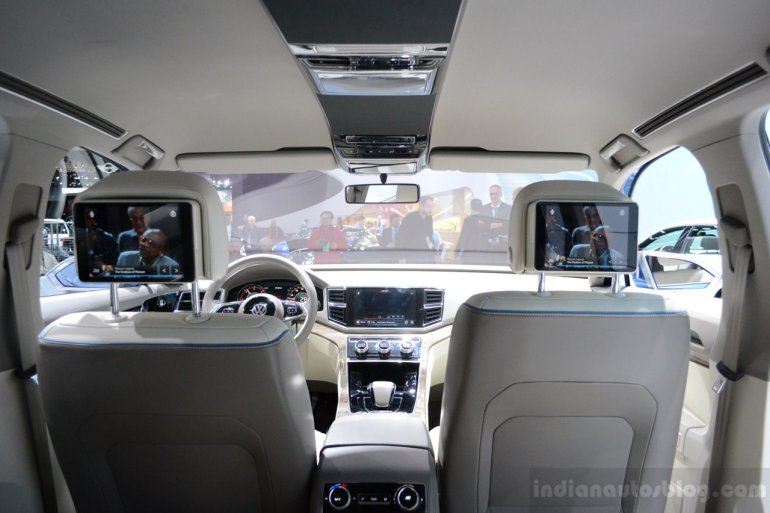 VW CrossBlue Concept at NAIAS 2013 (3)