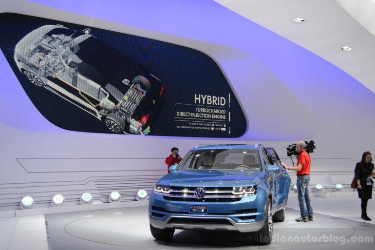 VW CrossBlue Concept at NAIAS 2013 (5)