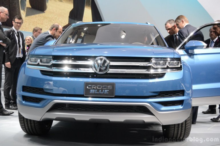 VW CrossBlue Concept at NAIAS 2013 (9)