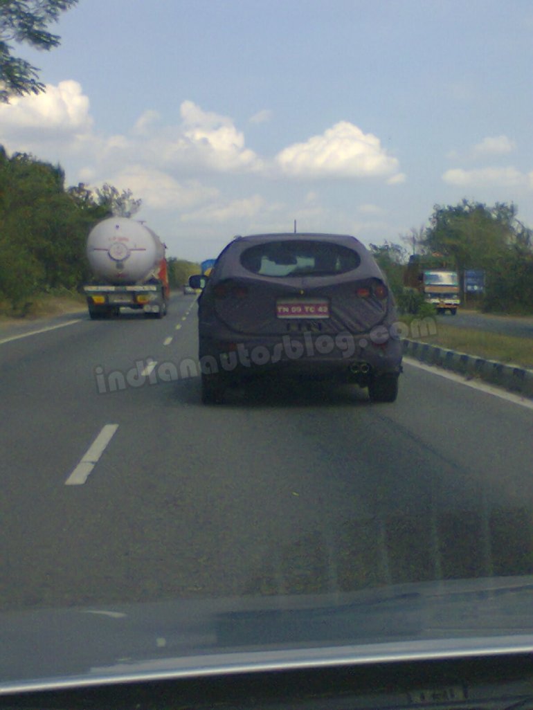 2013 Hyundai Santa Fe spied in Chennai
