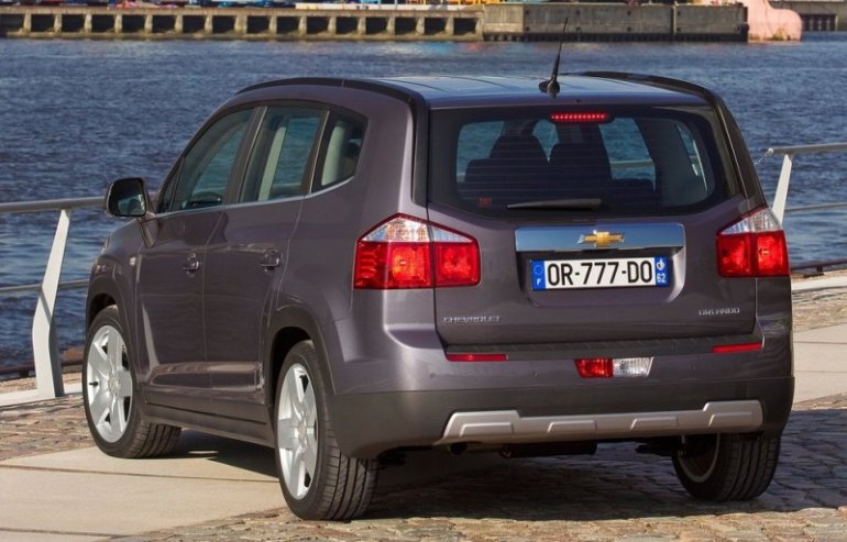 Chevrolet Orlando rear angle