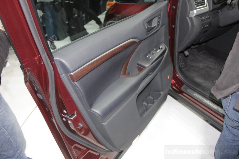 2014 Toyota Highlander door trim