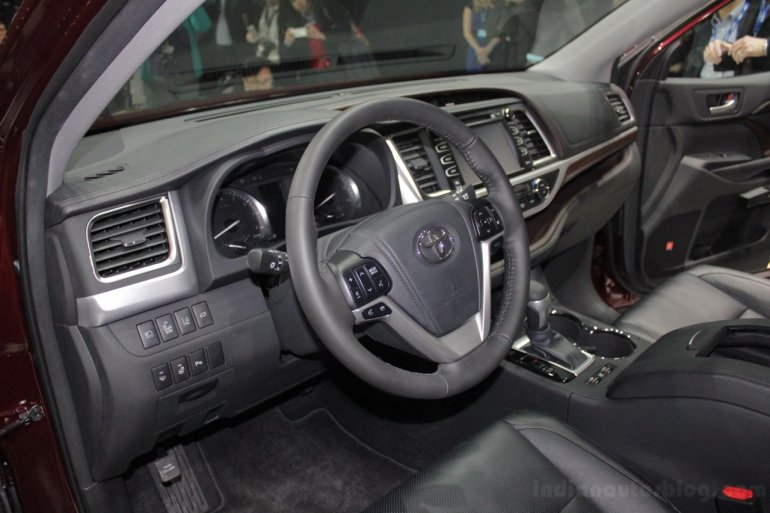 2014 Toyota Highlander dashboard