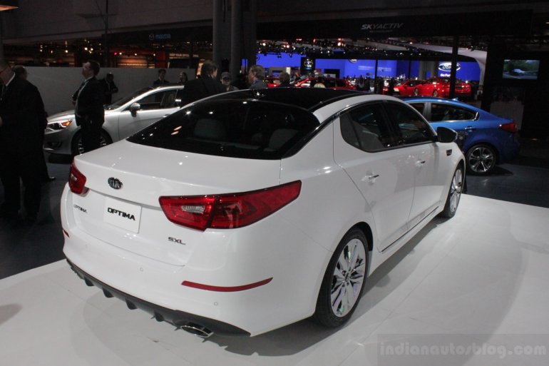 2014 Kia Optima rear three quarter right