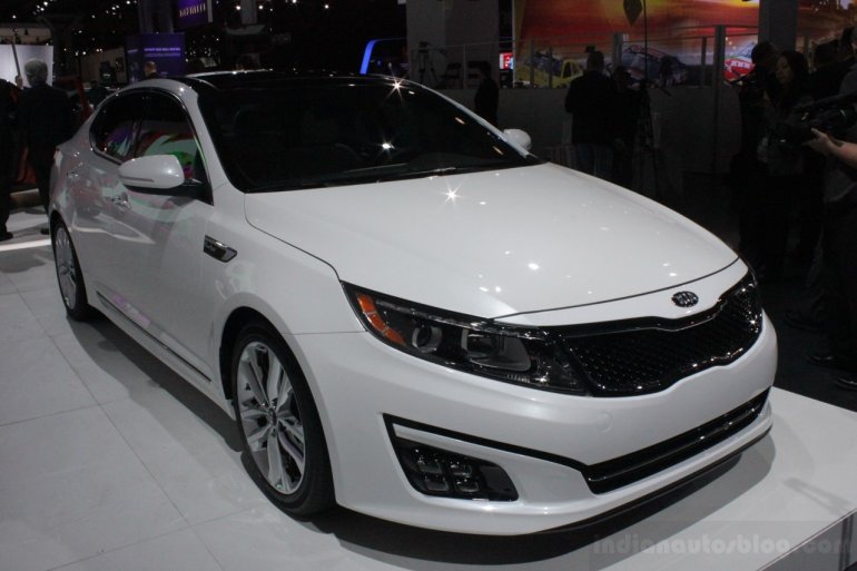 2014 Kia Optima front three quarter