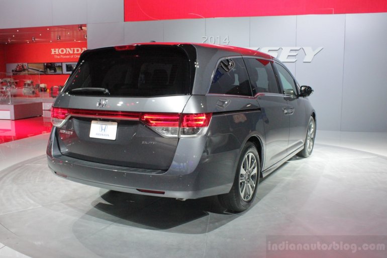 2014 Honda Odyssey Touring Elite rear three quarter