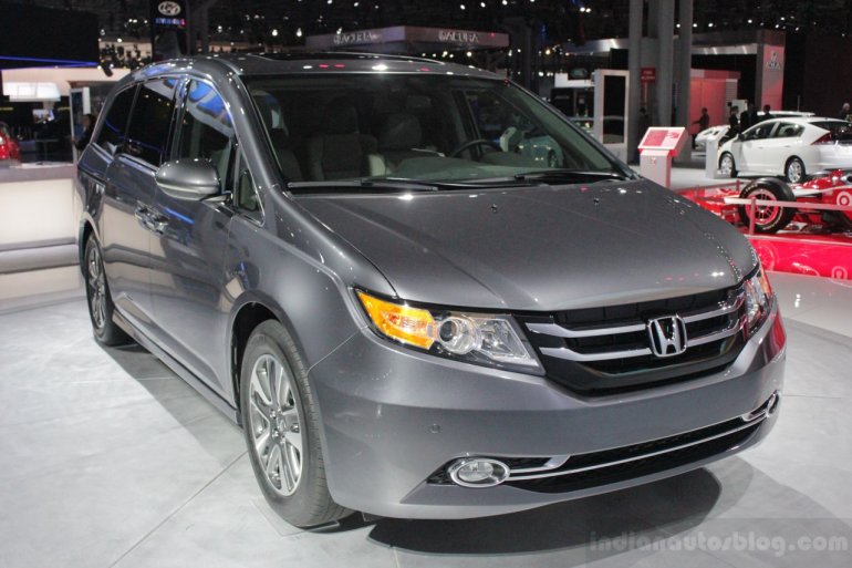 2014 Honda Odyssey Touring Elite front three quarters