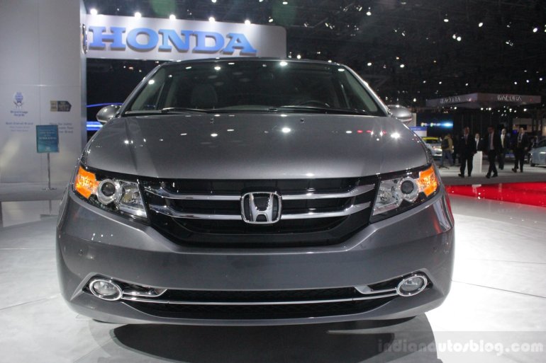 2014 Honda Odyssey Touring Elite front fascia