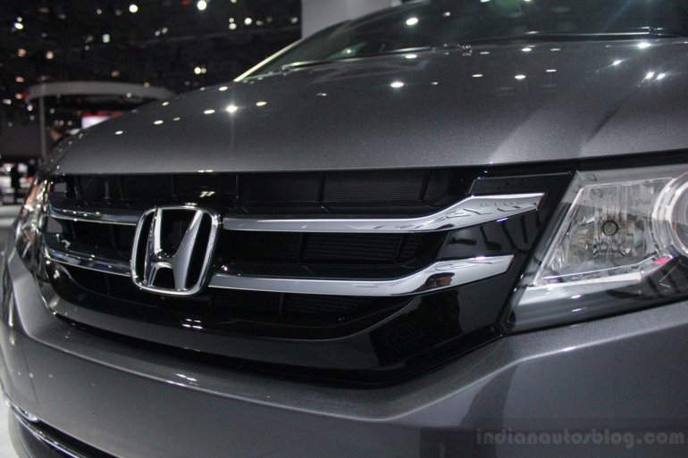 2014 Honda Odyssey Touring Elite grille