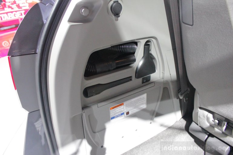 2014 Honda Odyssey Touring Elite vacuum cleaner