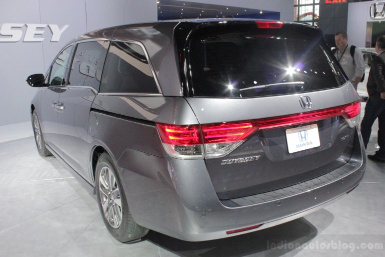 2014 Honda Odyssey Touring Elite rear three quarter left