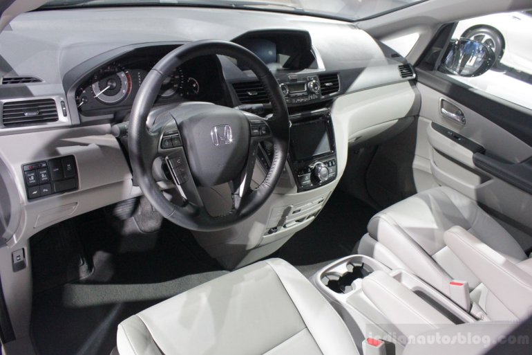 2014 Honda Odyssey Touring Elite dashboard