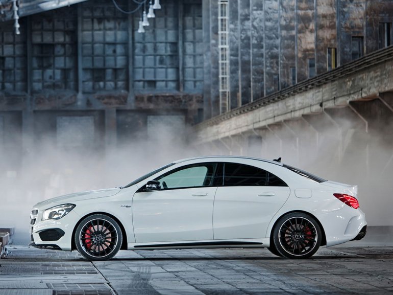 Mercedes CLA 45 AMG profile stationaryMercedes CLA 45 AMG profile stationary