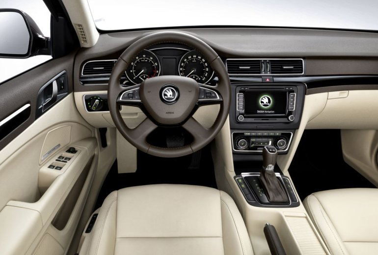 2014 Skoda Superb Combi facelift dashboard