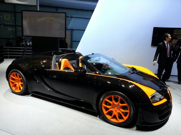 Bugatti Veyron Vitesse WRC auto shanghai live front quarter right