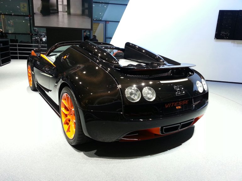 Bugatti Veyron Vitesse WRC auto shanghai live front quarter left