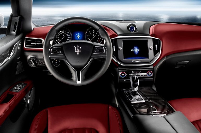 2014 Maserati Ghibli dashboard