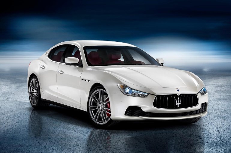 2014 Maserati Ghibli front three quarters