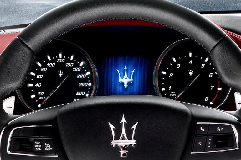 2014 Maserati Ghibli instrument binnacle