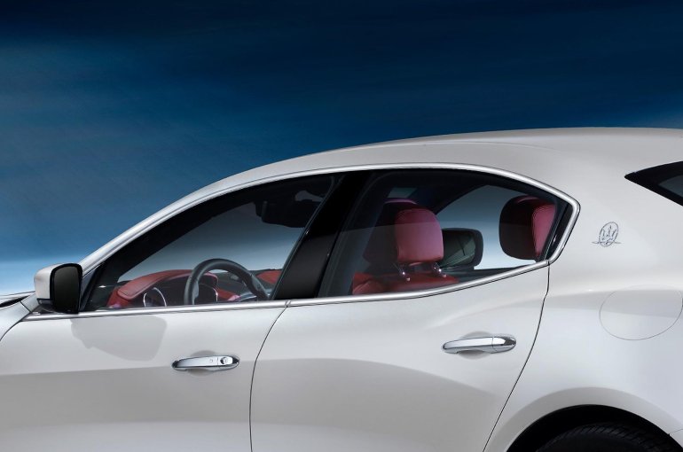 2014 Maserati Ghibli roofline