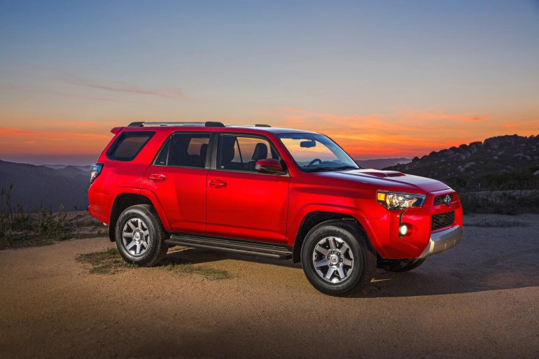 2014 Toyota 4Runner front three quarters