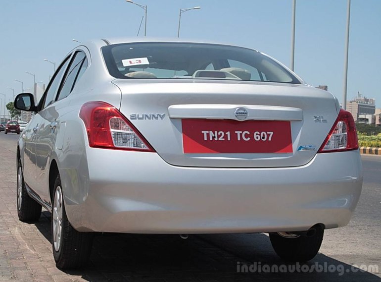 Nissan Sunny Automatic rear three quarters