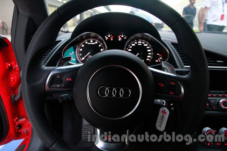 Audi R8 V10 Plus steering wheel