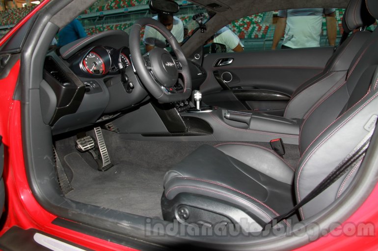 Audi R8 V10 Plus cabin