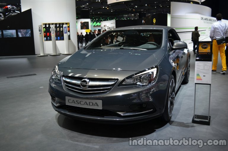 Front three quarter of the Opel Cascada 200hp