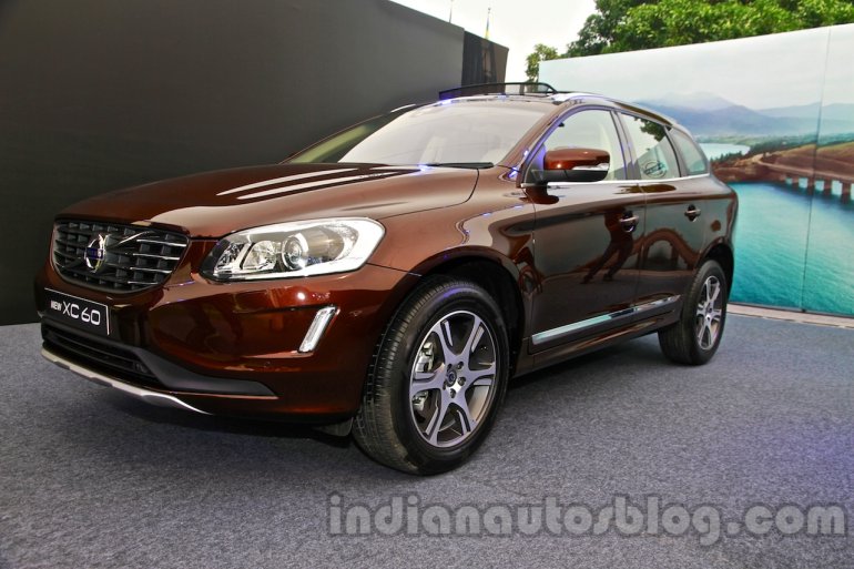 2014 Volvo XC60 facelift India front three quarter