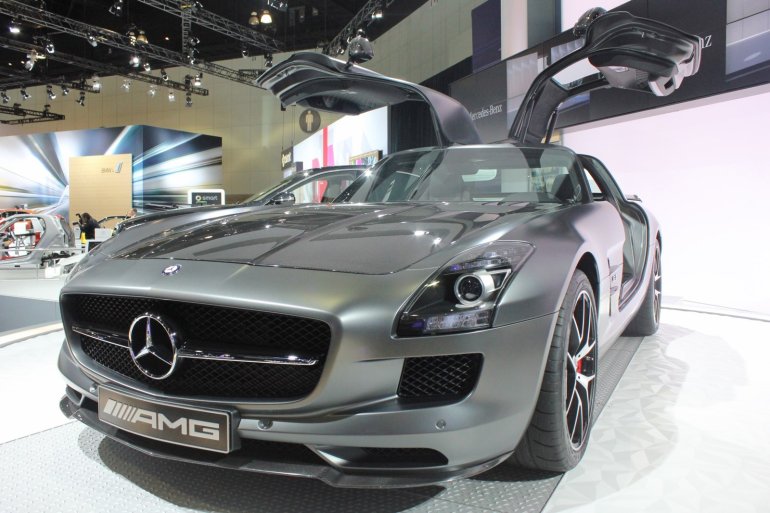 2014 Mercedes SLS AMG GT Final Edition front quarter