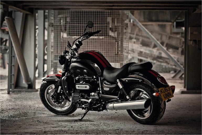 Triumph Rocket III Roadster studio