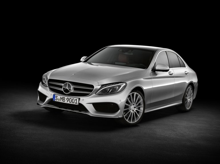2015 Mercedes C-Class AMG Line Avantgarde front three quarters