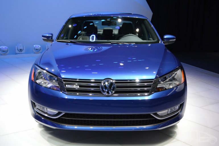 2015 VW Passat Bluemotion Concept at 2014 NAIAS front