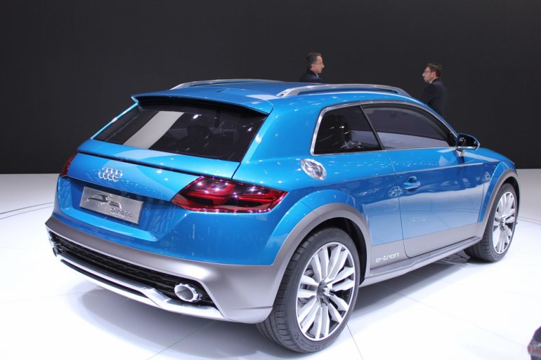 Audi Allroad Shooting Brake Concept at 2014 NAIAS rear quarter