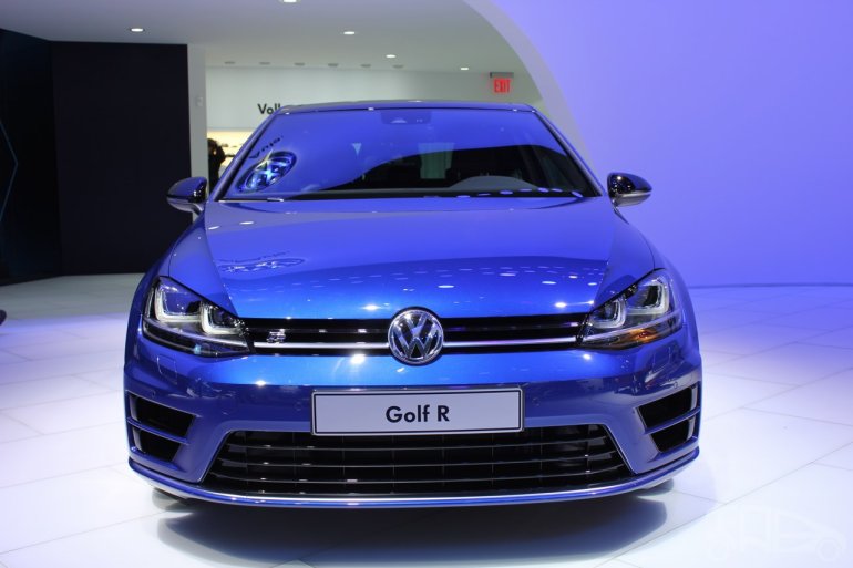 Live - VW Golf R unveiled at NAIAS 2014