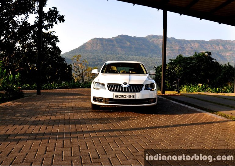 2014 Skoda Superb facelift drive images front