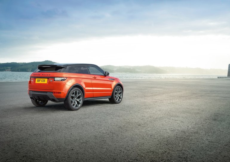 2015 Range Rover Evoque Autobiography Dynamic Press Shot rear quarter