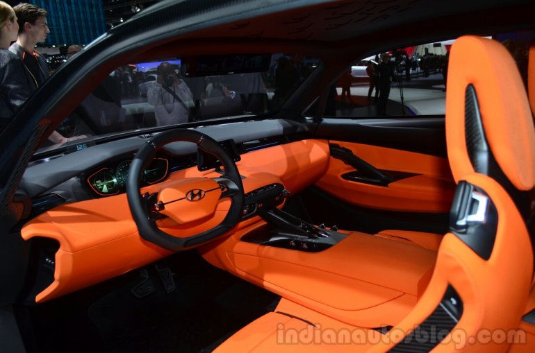 Hyundai Intrado concept dashboard - Geneva Live