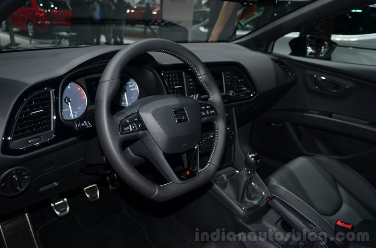 Seat Leon Cupra 280 dashboard - Geneva Live